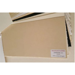 ΧΑΡΤΙ ΓΙΑ ΚΑΡΒΟΥΝΟ MAGNANI 50X70 250G BEIGE FLECKED ANNIGONI NATURAL ROUGH